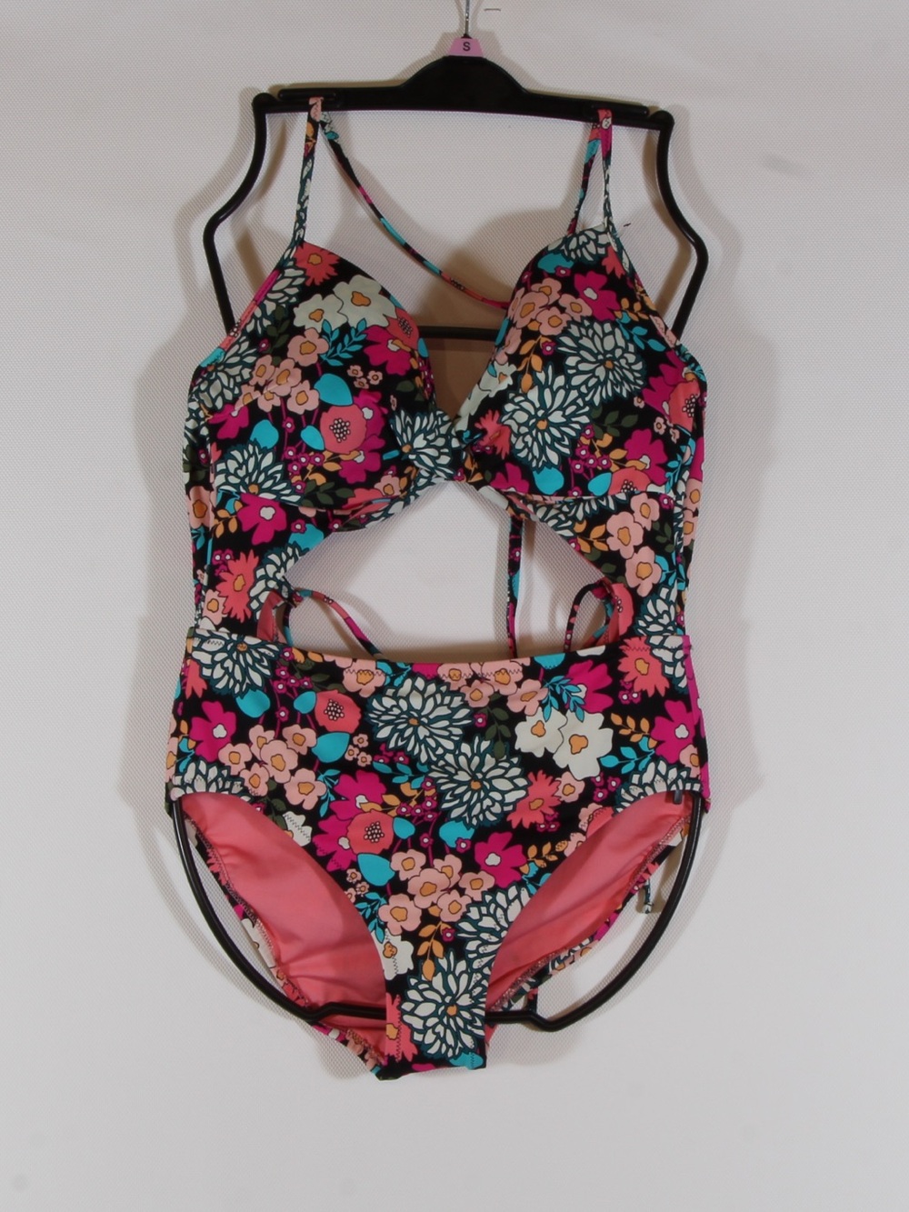SUNDAZED Black & Multicolored Floral Printed Willa Twist One-Piece Swimsuit NWOT